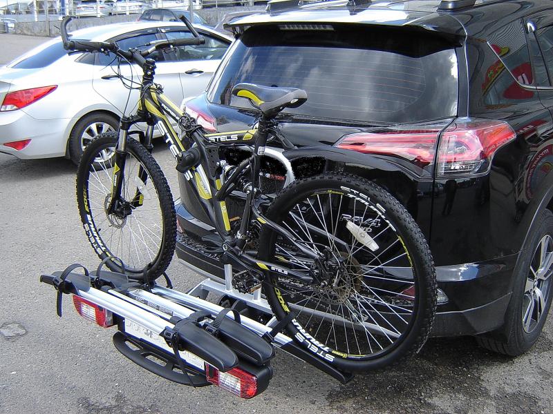 картинка «Просто нажмите кнопку» - велокрепление на фаркоп Whispbar WBT 31 компании RACK WORLD